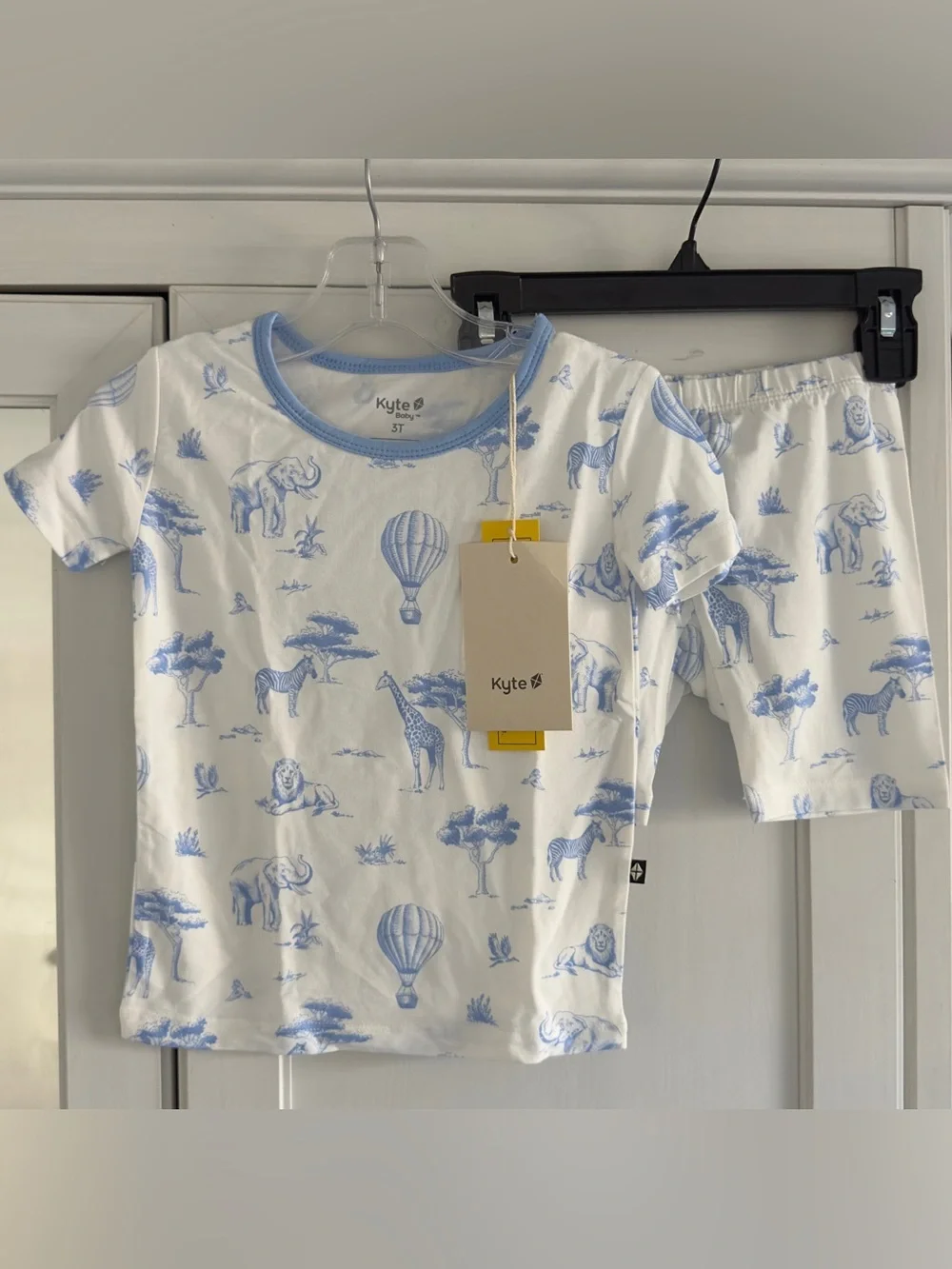 Kyte Baby Short Sleeve Pajamas in Toile Safari Size 3T